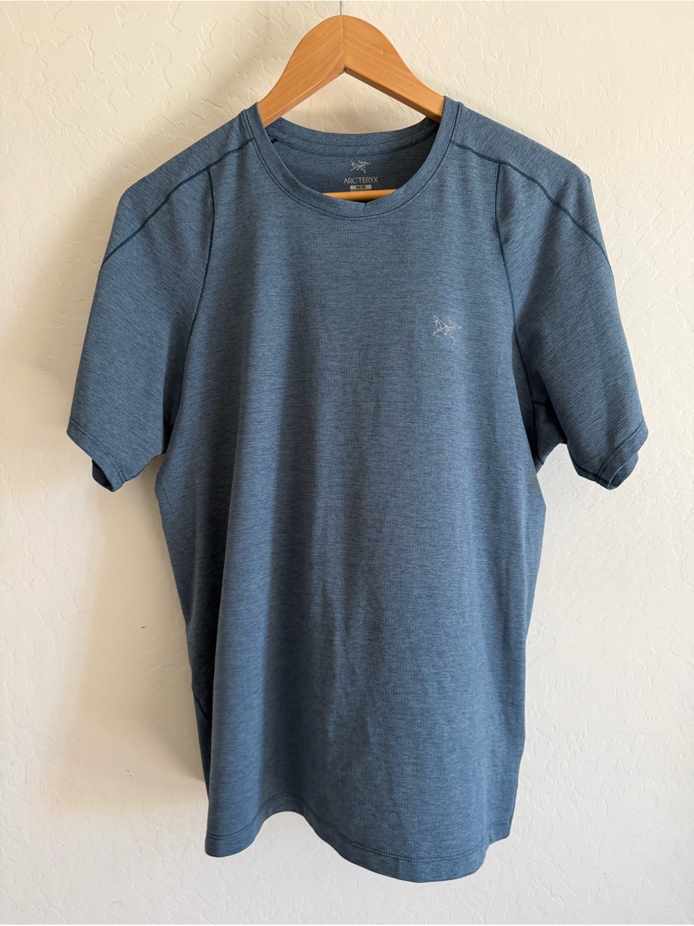 Arc'teryx Men's Blue Short-Sleeve Performance Tee M